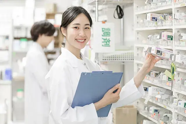 【眼科薬剤師の好待遇求人はどこで探す?】年収600万以上,時給3,500円〜,17時半終業,年間休日120日以上など希望の職場が見つかる!